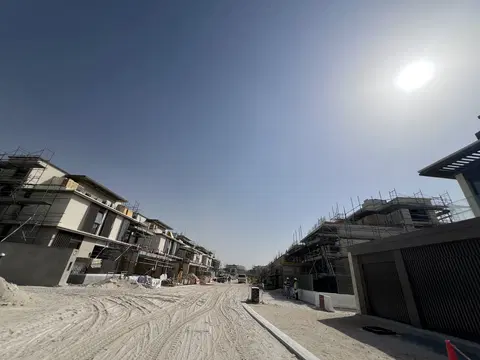 Ход строительства Nad Al Sheba Gardens Phase 4, Nad Al Sheba 1 — 16 июля 2026, готовность 57,04%, снимок 1 из 12