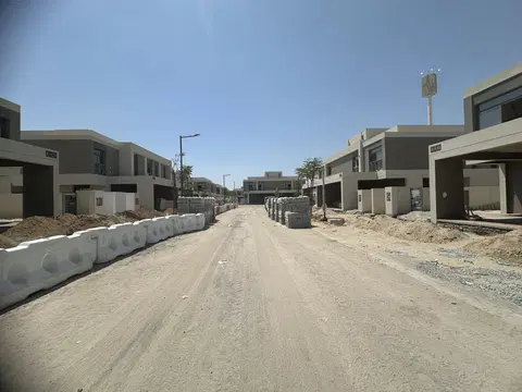 Ход строительства South Bay 5 Premium, Dubai South Residential District — 23 июля 2026, готовность 77,77%, снимок 4 из 8