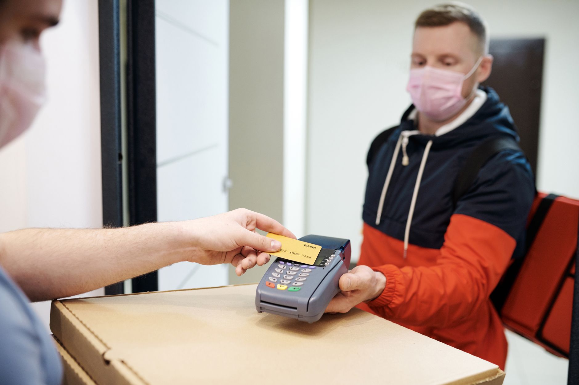 Повторные продажи: сегментация базы, сценарии и работа с отказами