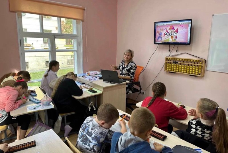 Увлекательные занятия в «Школкофф»: развиваемся играя! 🎨✨