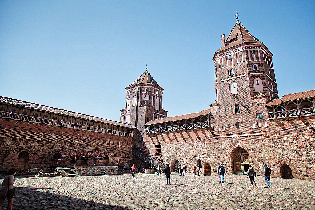 Беларусь — Мирский замок-190429_122935