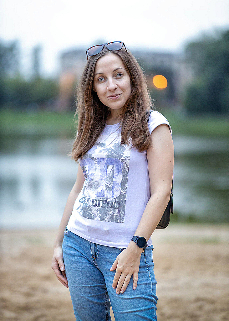 Возле дома-210810_202311