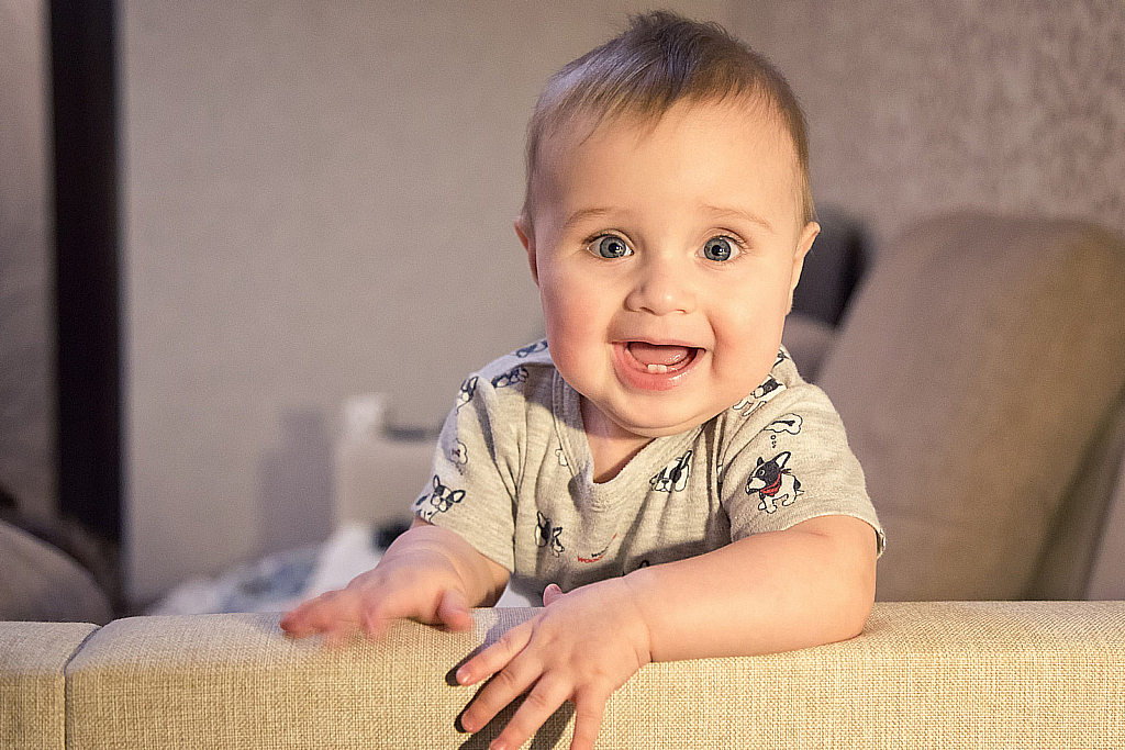 Еник на диване-200411_203704