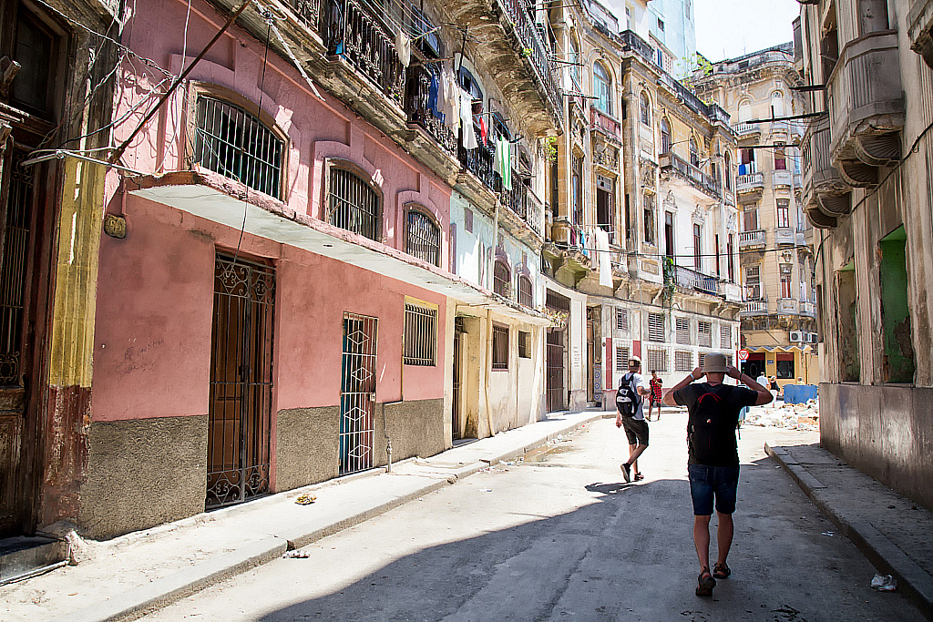Куба 2017 Туристы в Гаване-180503_013245