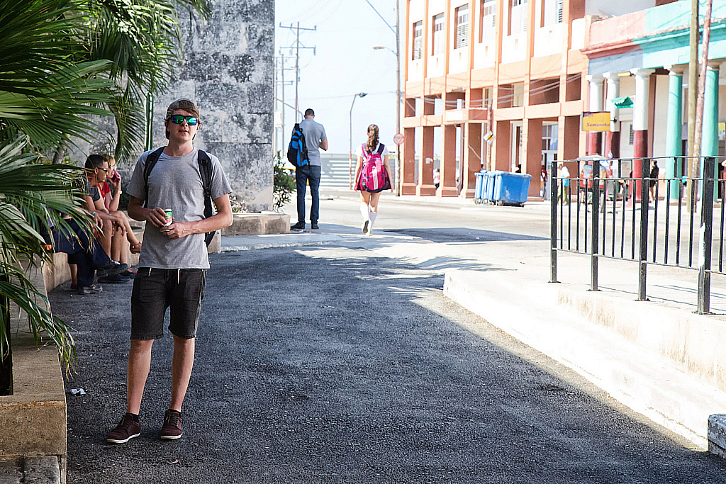 Куба 2017 Туристы в Гаване-180503_023617