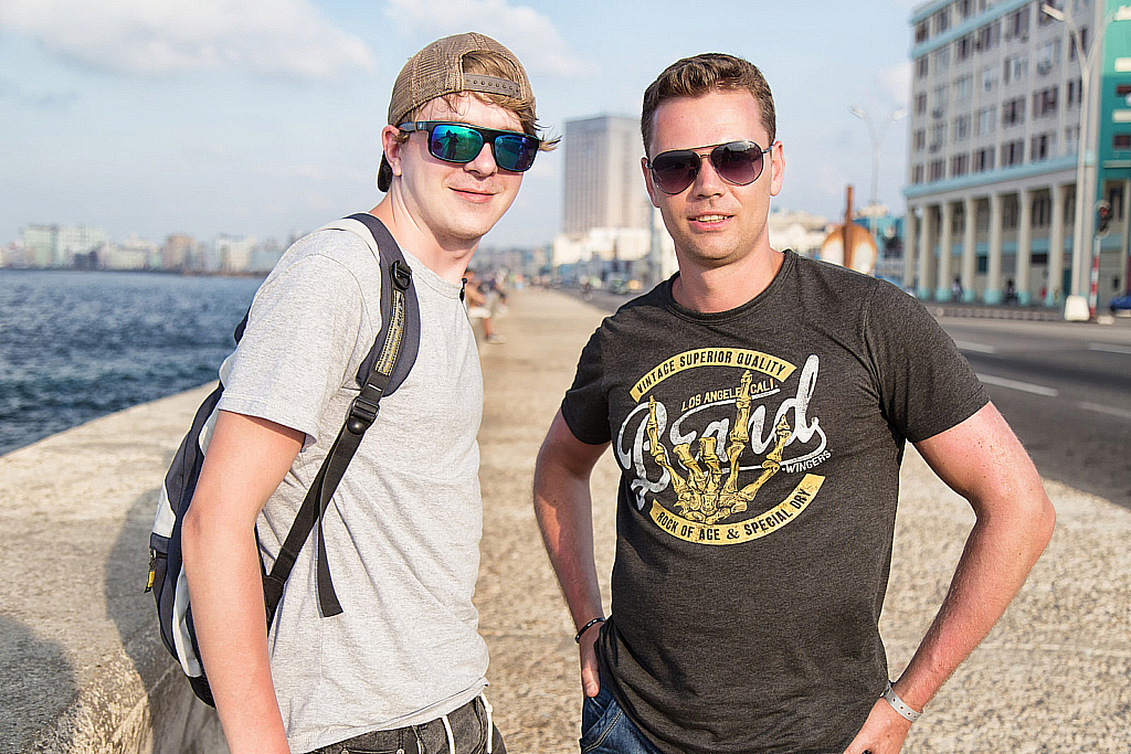 Куба 2017 Туристы в Гаване-180503_044101