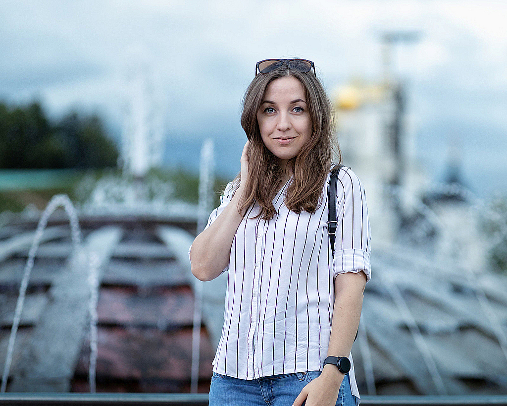 Наташа возле фонтана-210813_202525