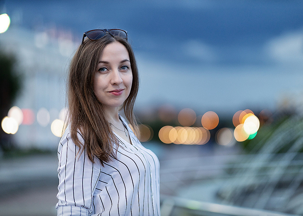 Наташа возле фонтана-210813_202722