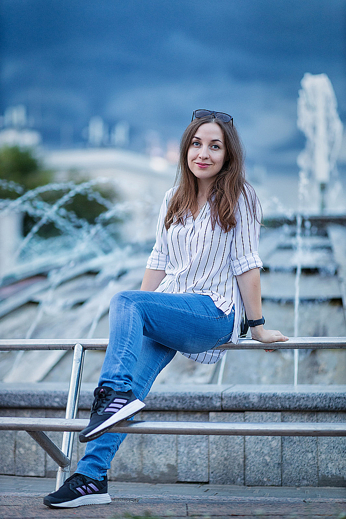 Наташа возле фонтана-210813_202948