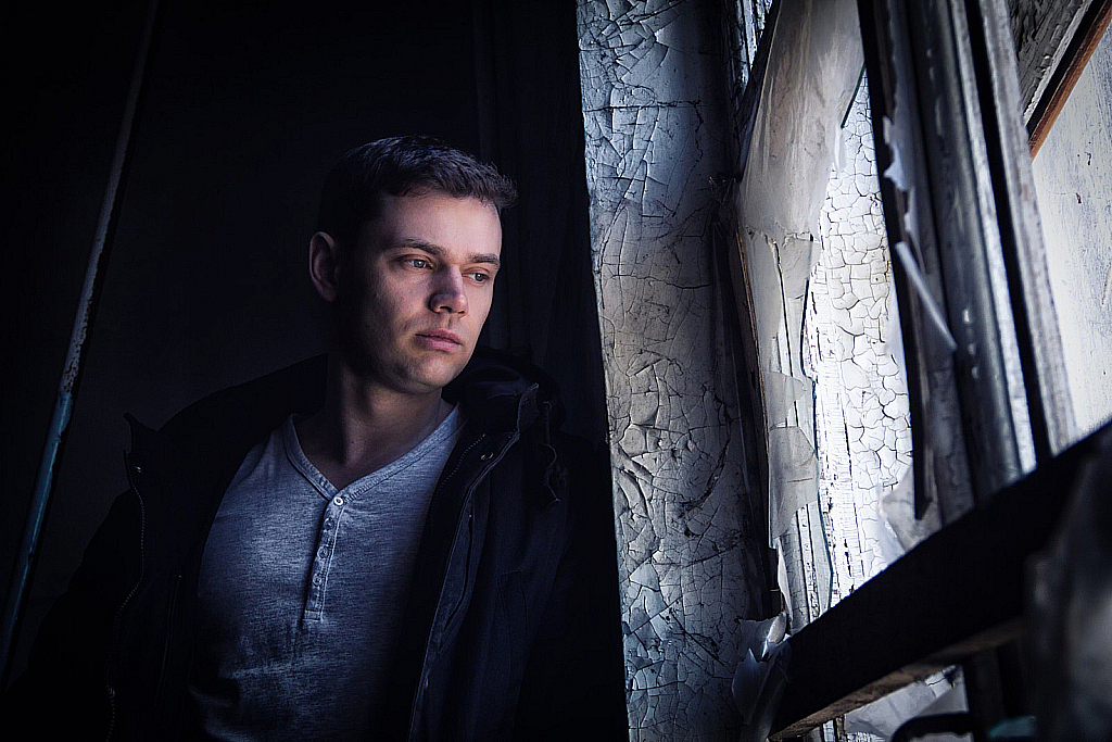 Паша и заброшка в Яхроме-160327_152047