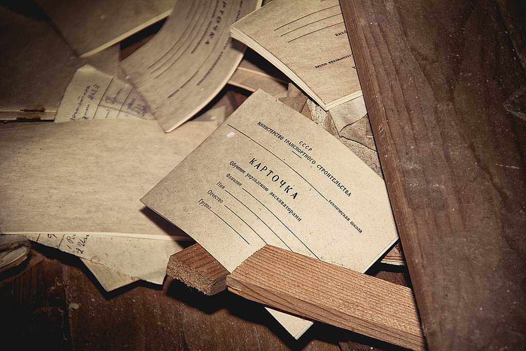 Паша и заброшка в Яхроме-160327_152251