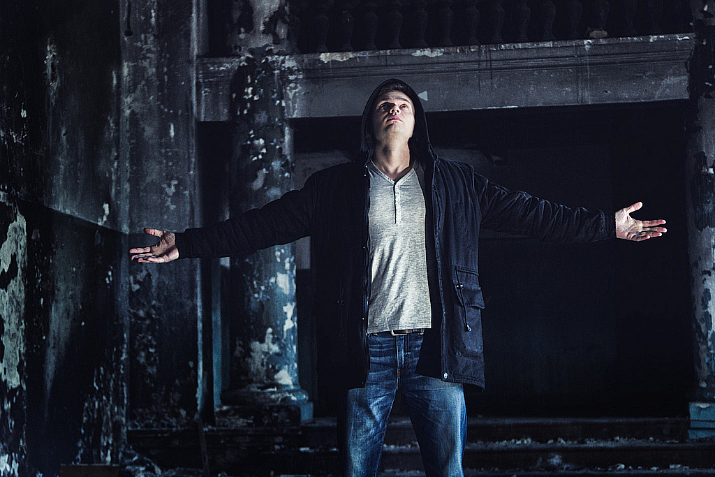 Паша и заброшка в Яхроме-160327_152914