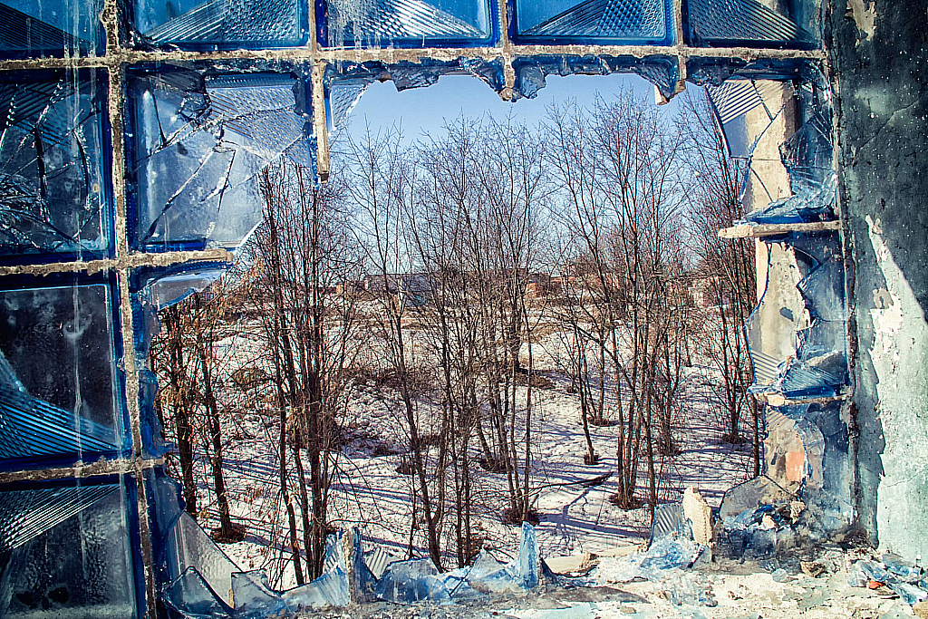 Паша и заброшка в Яхроме-160327_153340