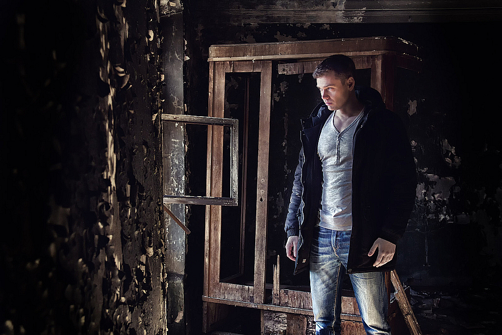 Паша и заброшка в Яхроме-160327_155342