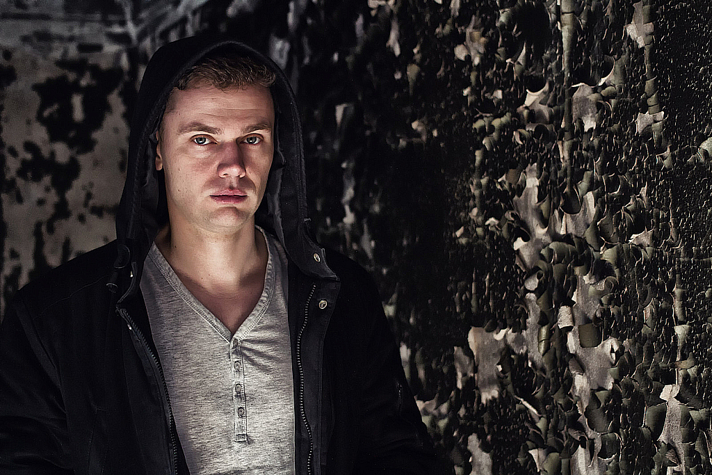 Паша и заброшка в Яхроме-160327_160229