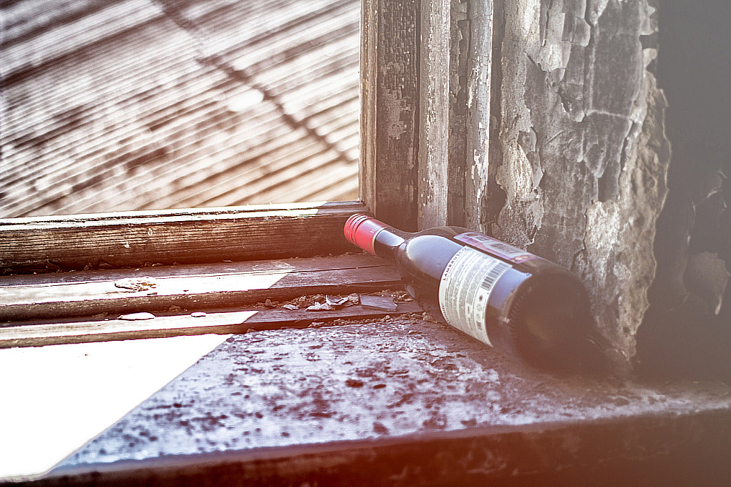 Паша и заброшка в Яхроме-160327_160750