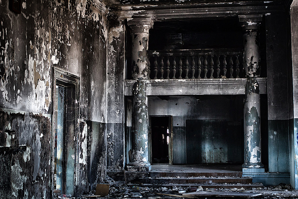 Паша и заброшка в Яхроме-160327_160855