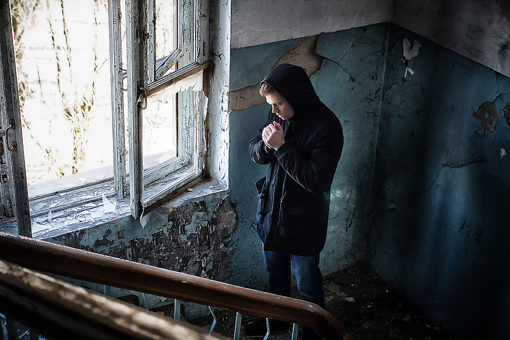 Паша и заброшка в Яхроме-160327_161305