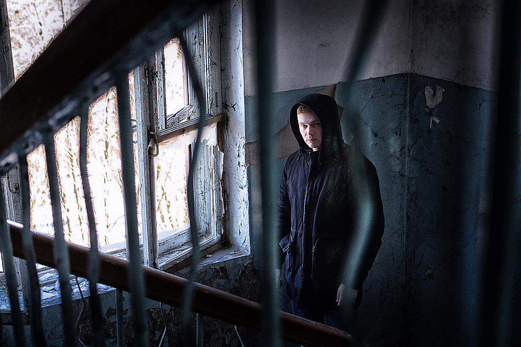 Паша и заброшка в Яхроме-160327_161313