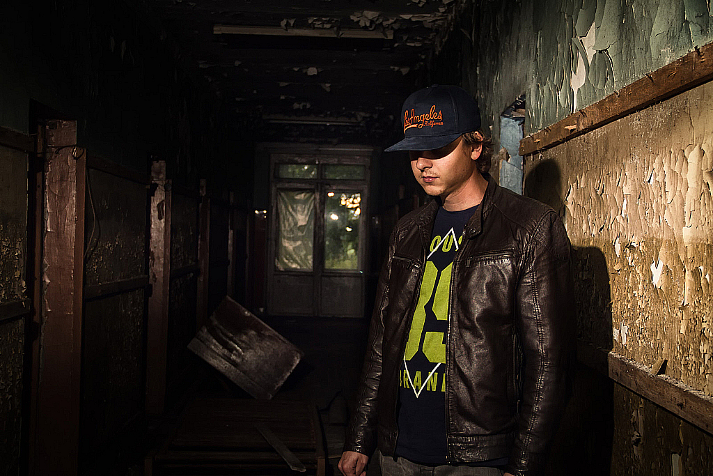 Тим в заброшке-150815_201425