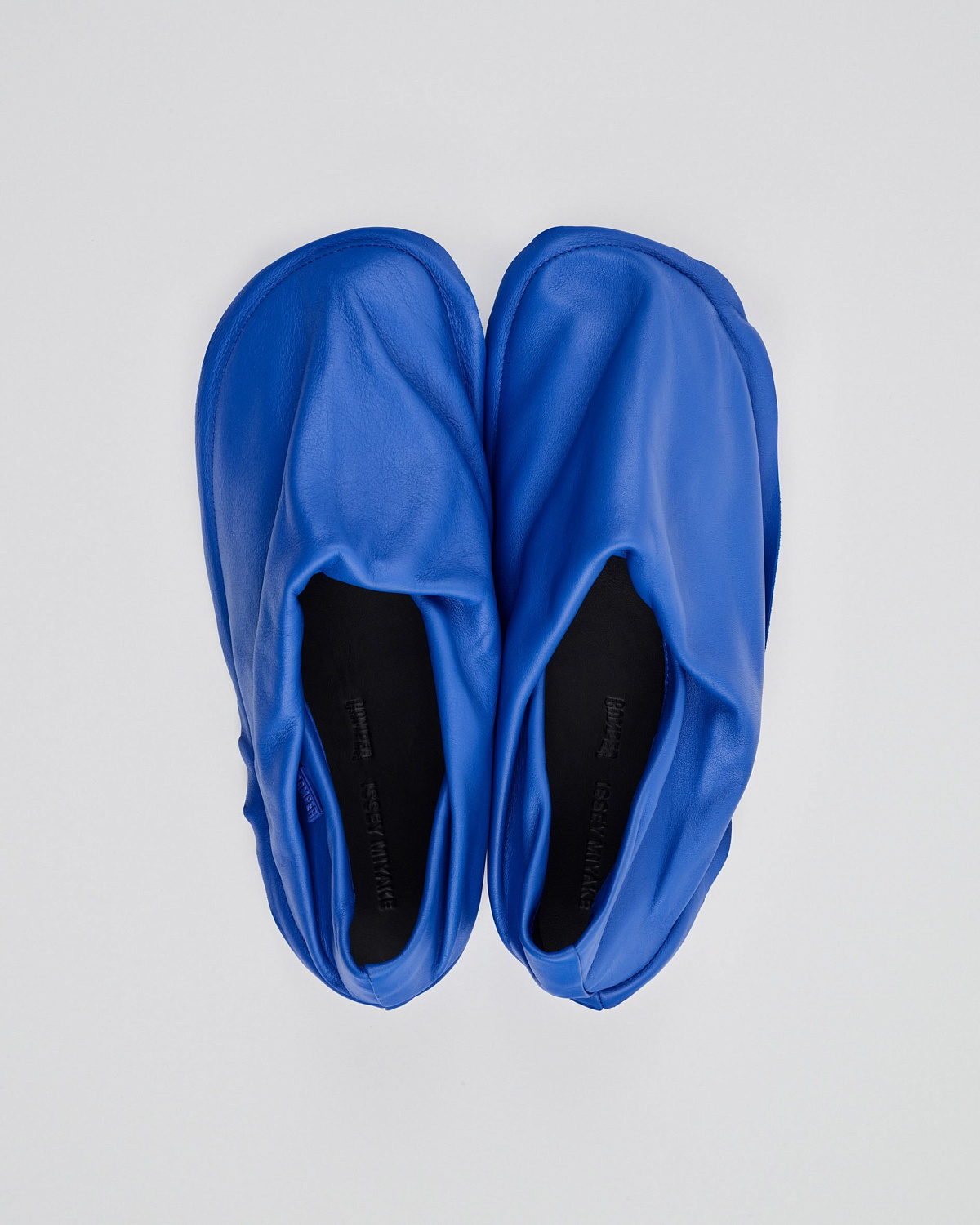 Новая коллаборация: Issey Miyake и Camper представляют революционную складную обувь