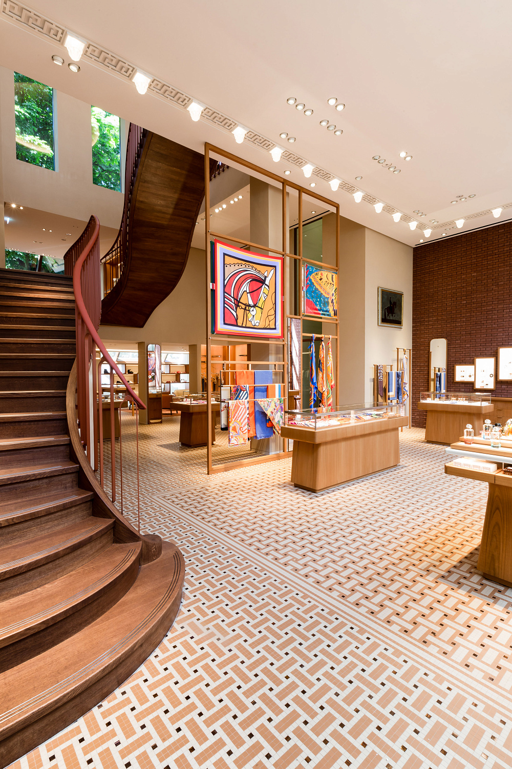 Hermès открыл бутик в знаменитом стеклянном доме MVRDV в Амстердаме