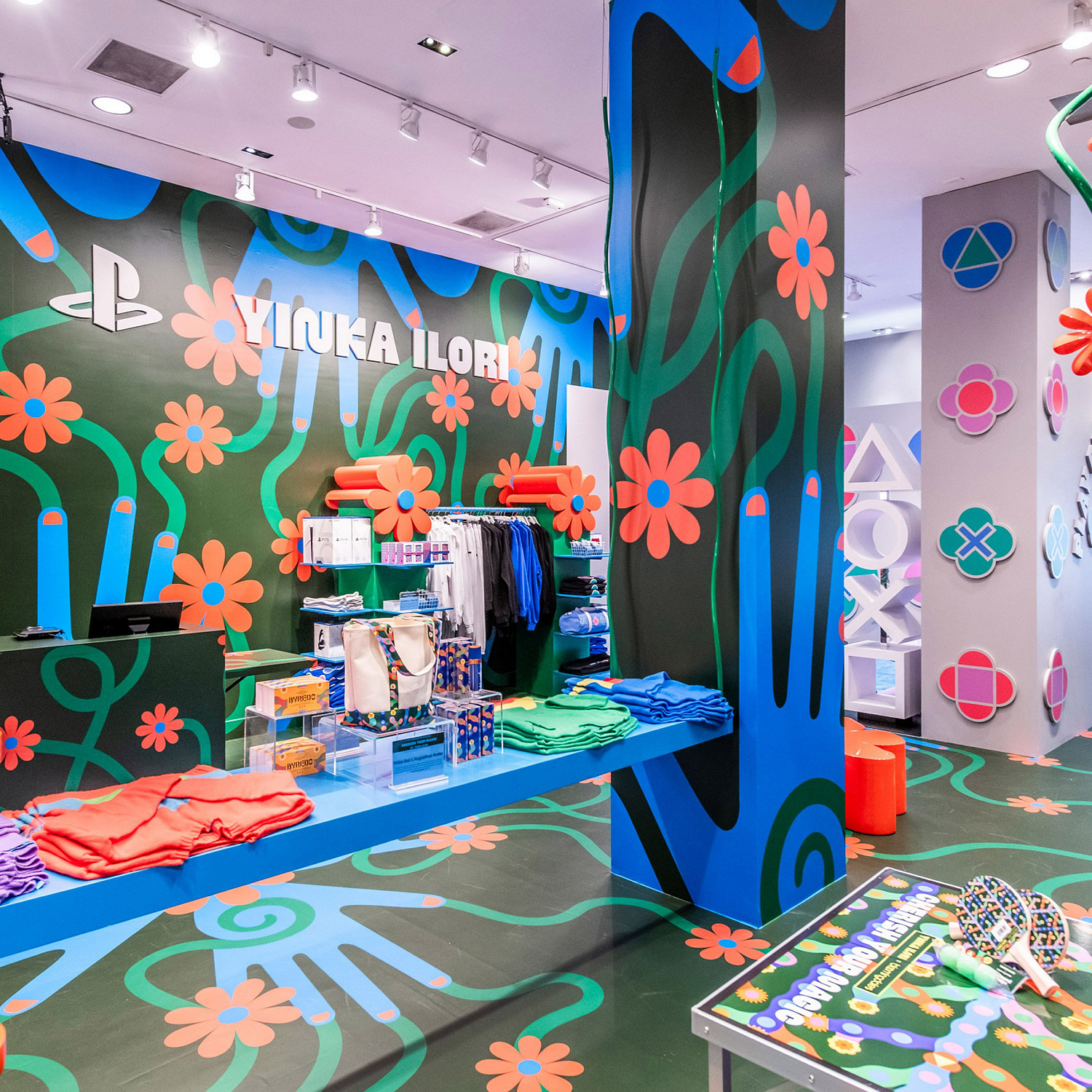 Йинка Илори превратил нью-йоркский Bloomingdale's в цветущий сад