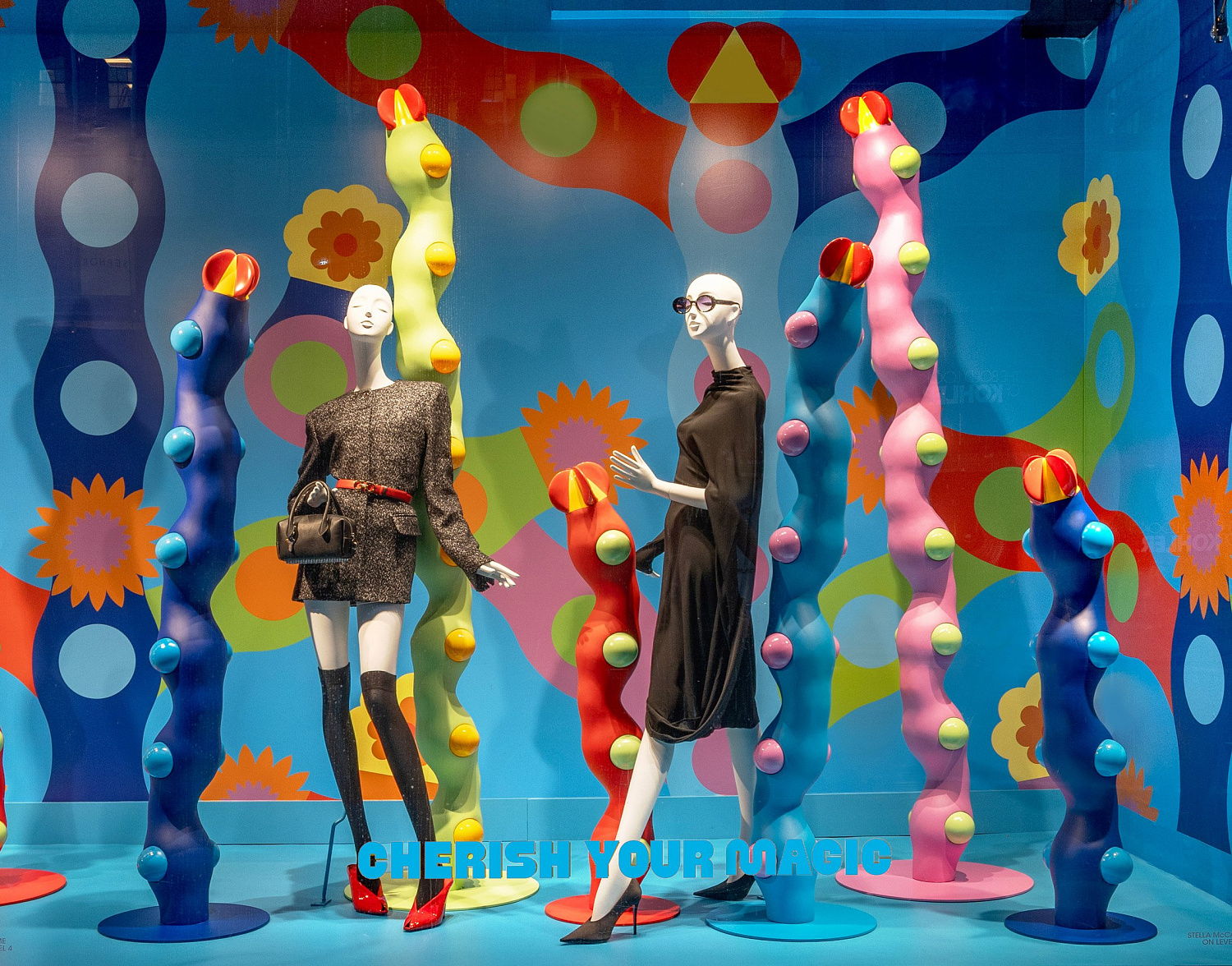 Йинка Илори превратил нью-йоркский Bloomingdale's в цветущий сад
