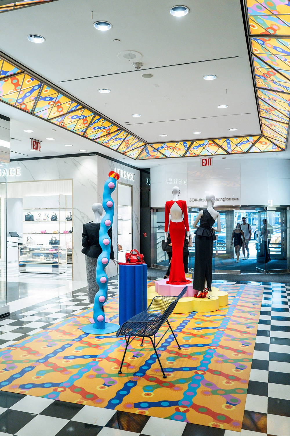 Йинка Илори превратил нью-йоркский Bloomingdale's в цветущий сад