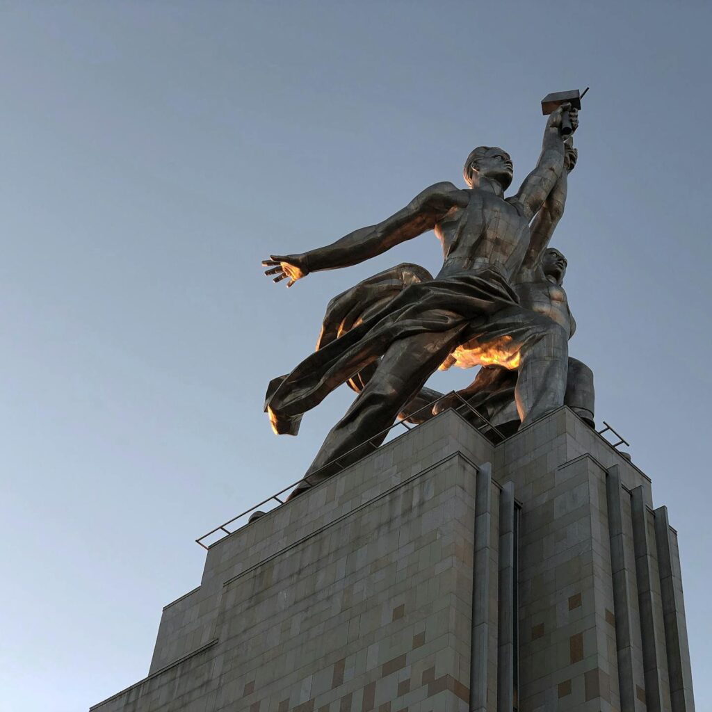 Рабочий и колхозница