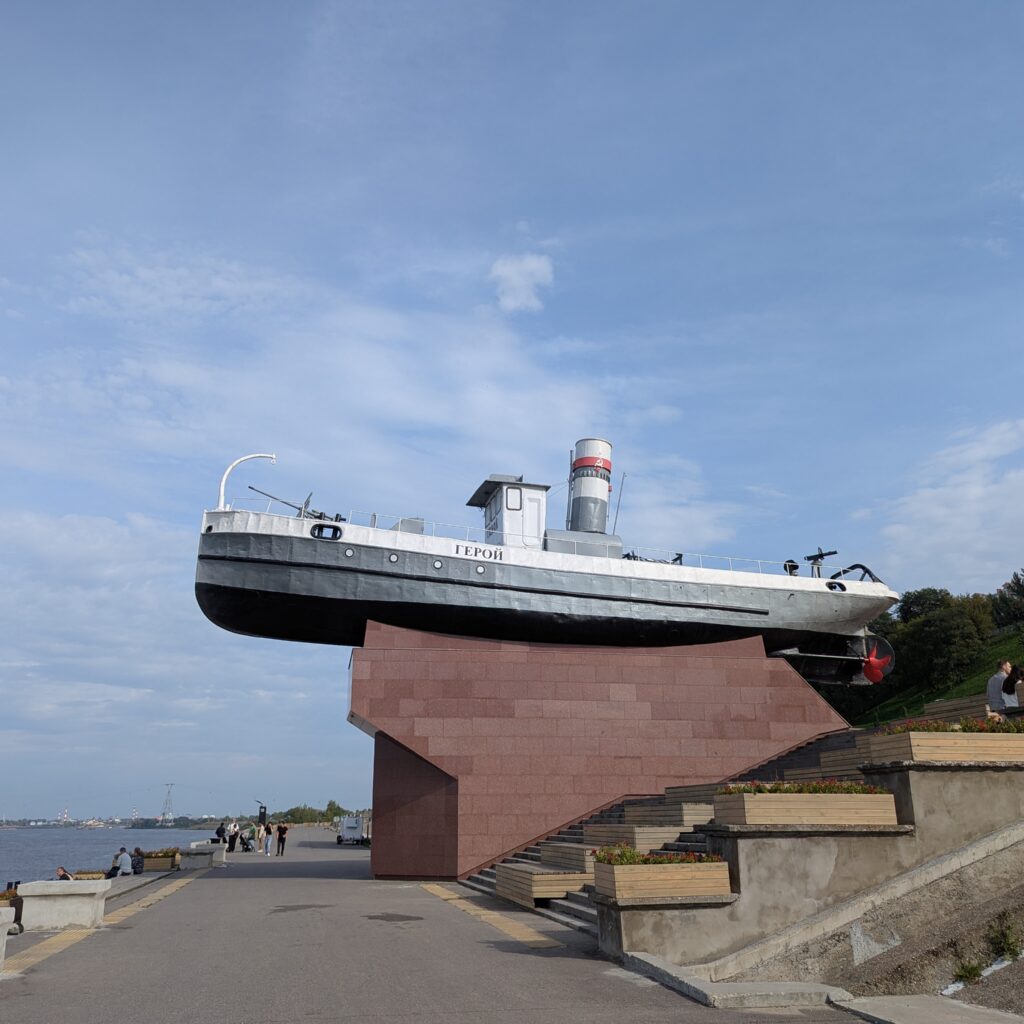 Катер «Герой»