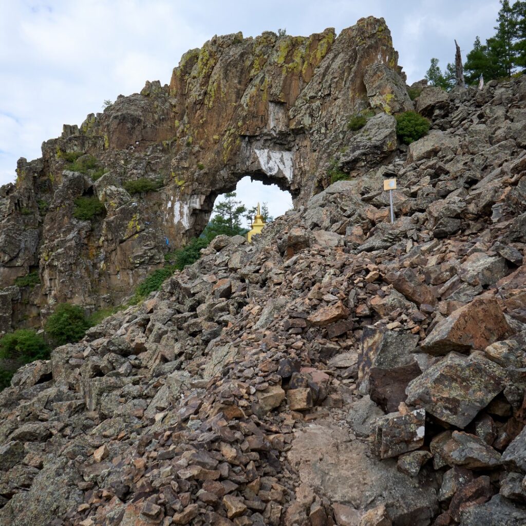 Храм Ворота на Алханае