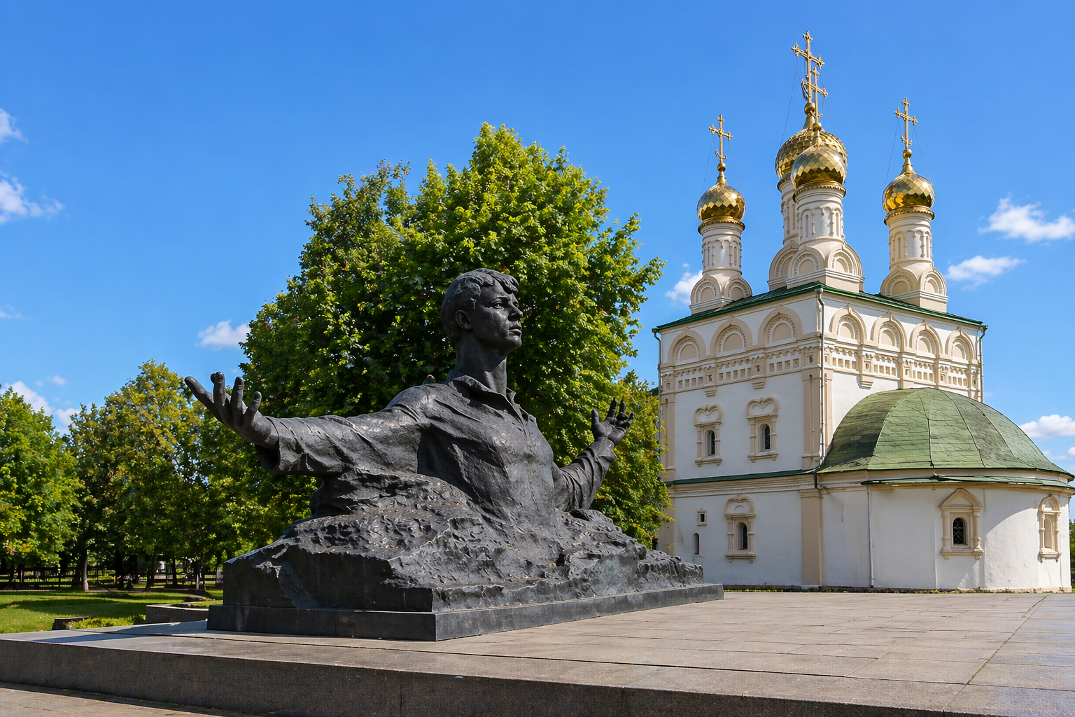 Памятник Есенину в Рязани