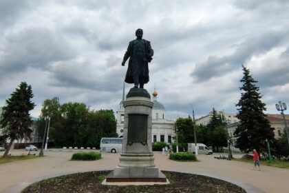 Памятник Афанасию Никитину