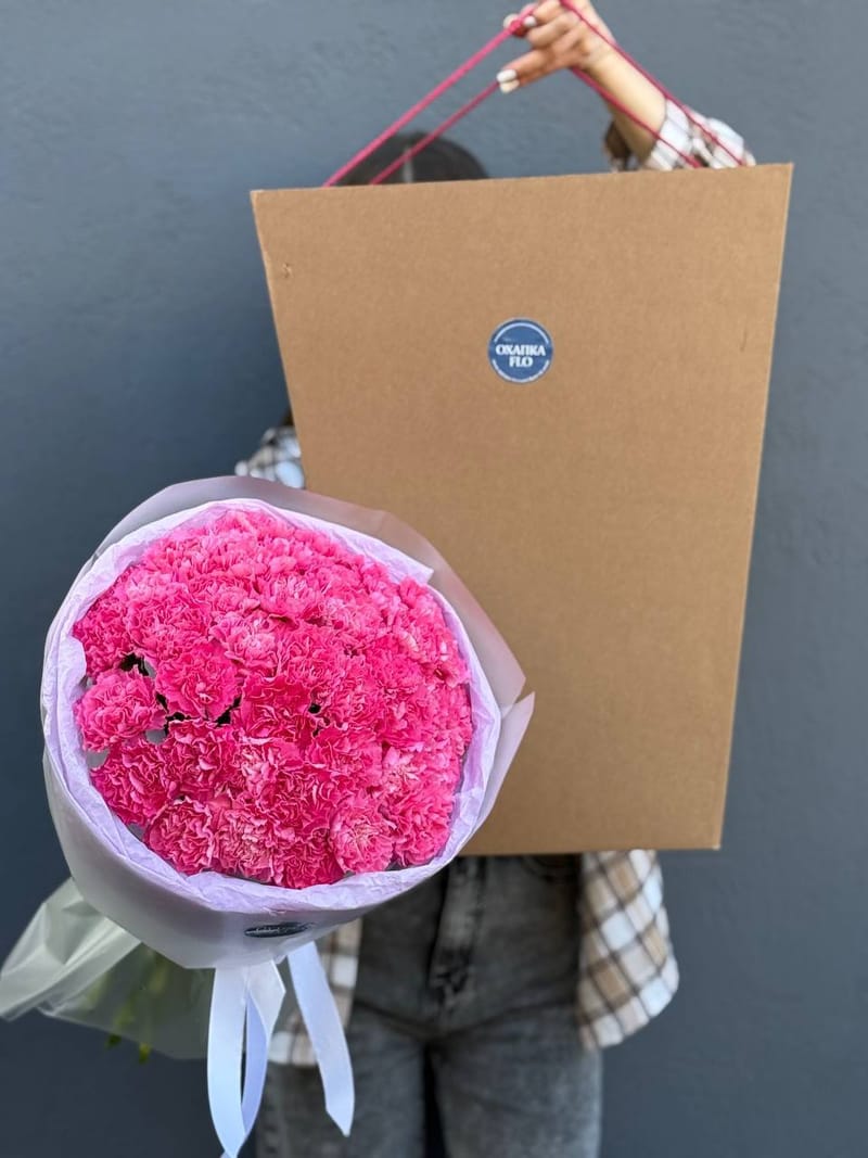 Букет гвоздик малиновых 41 шт. — фото 2