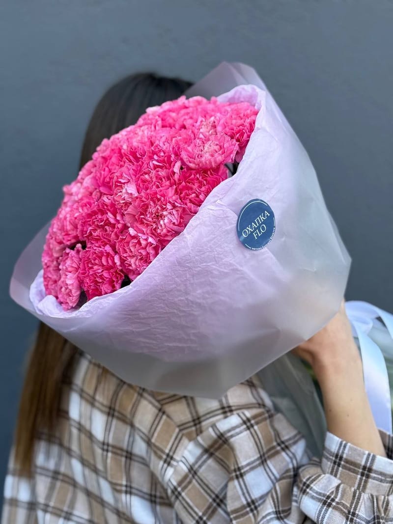 Букет гвоздик малиновых 41 шт. — фото 6