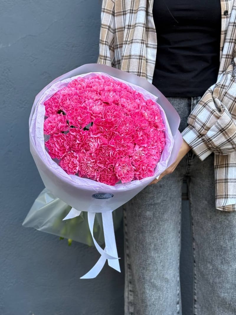 Букет гвоздик малиновых 41 шт. — фото 8