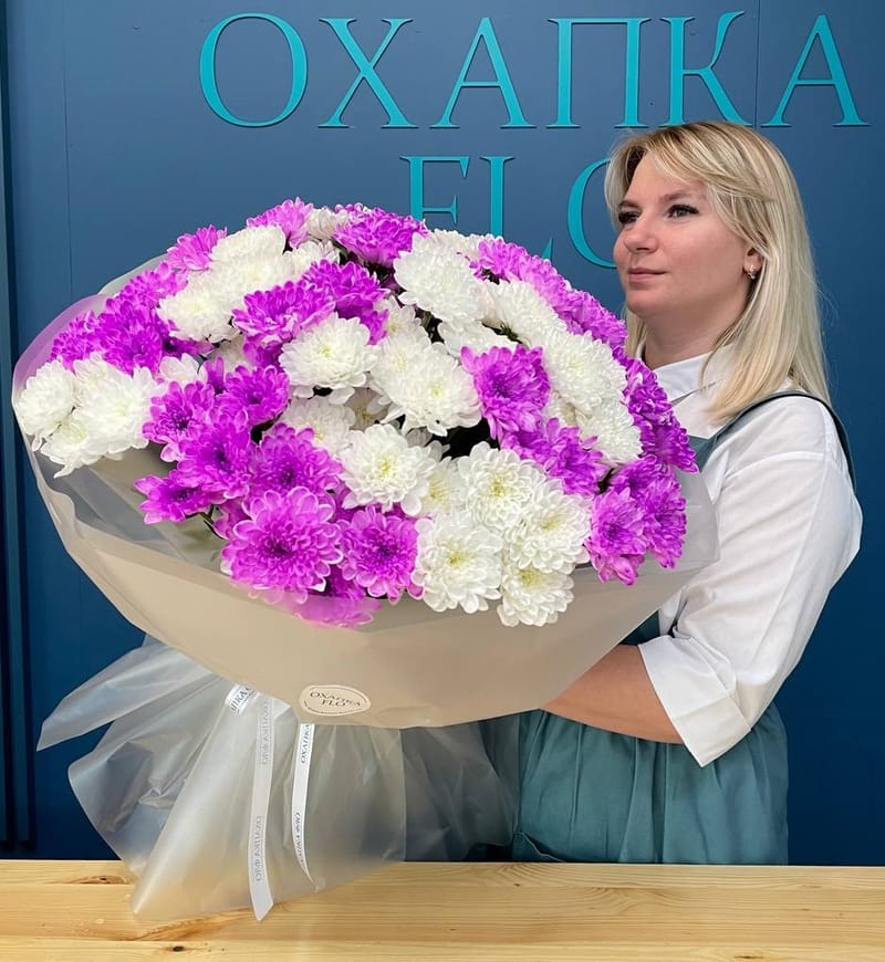 Букет из хризантем кустовых фиолетовых и белых 25 штук. — фото 2