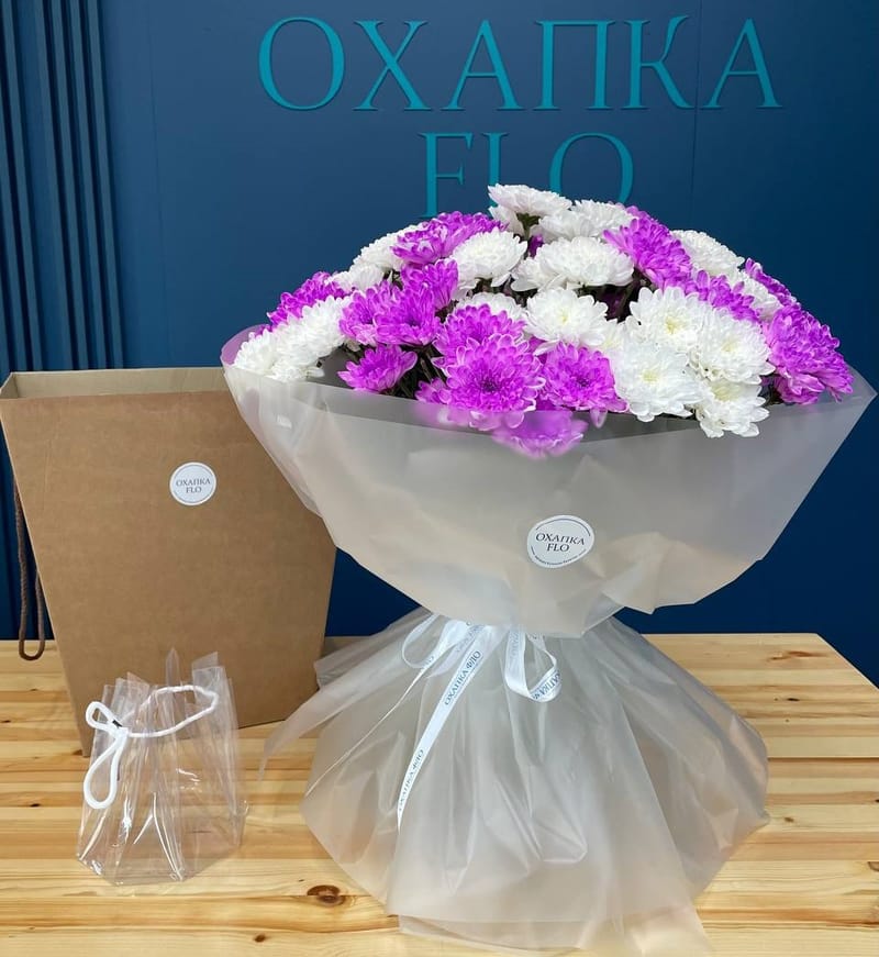 Букет из хризантем кустовых фиолетовых и белых 25 штук. — фото 3