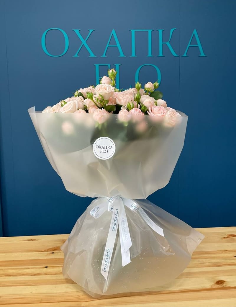 Букет роз нежно-кремовых кустовых роз 15 штук. — фото 5