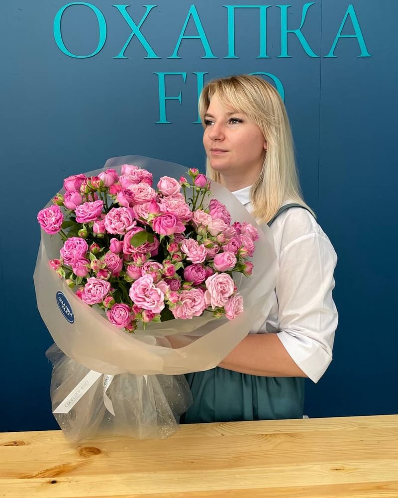 Букет роз ярко-розовых кустовых 15 штук. — фото 2