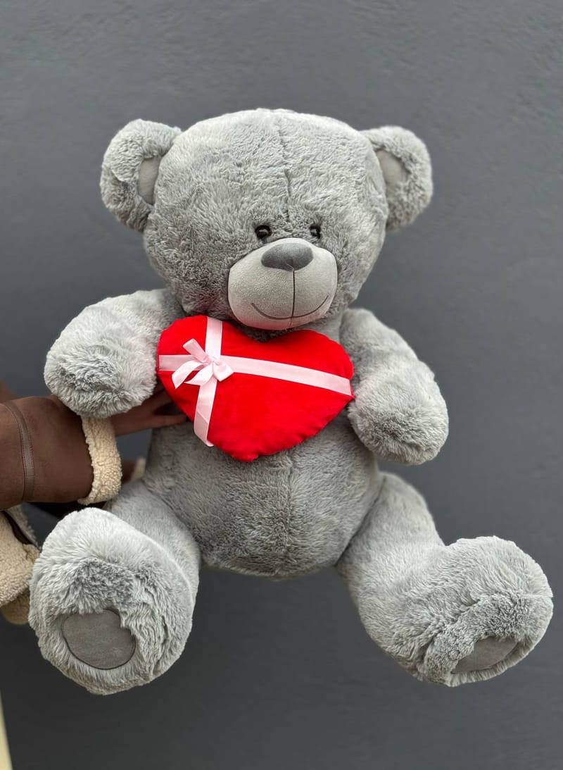 Мишка плюшевый серый с сердечком, 95 см