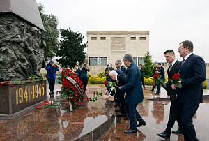 В Баку почтили память героев Великой Отечественной войны. Репортаж «Москва-Баку»