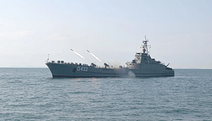 ВМС Азербайджана проводят тактические учения с боевой стрельбой