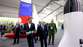 Путин посетил национальный центр "Россия"