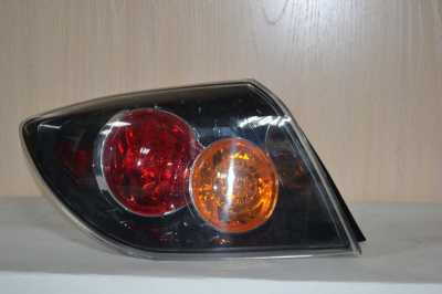 Фонарь задний Mz 3 в крыло Rr Lh