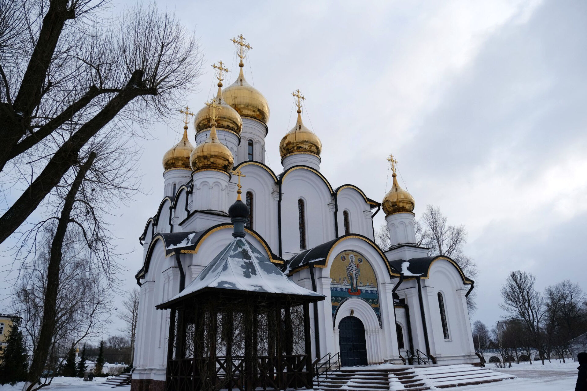 Литургия в Никольском женском мона