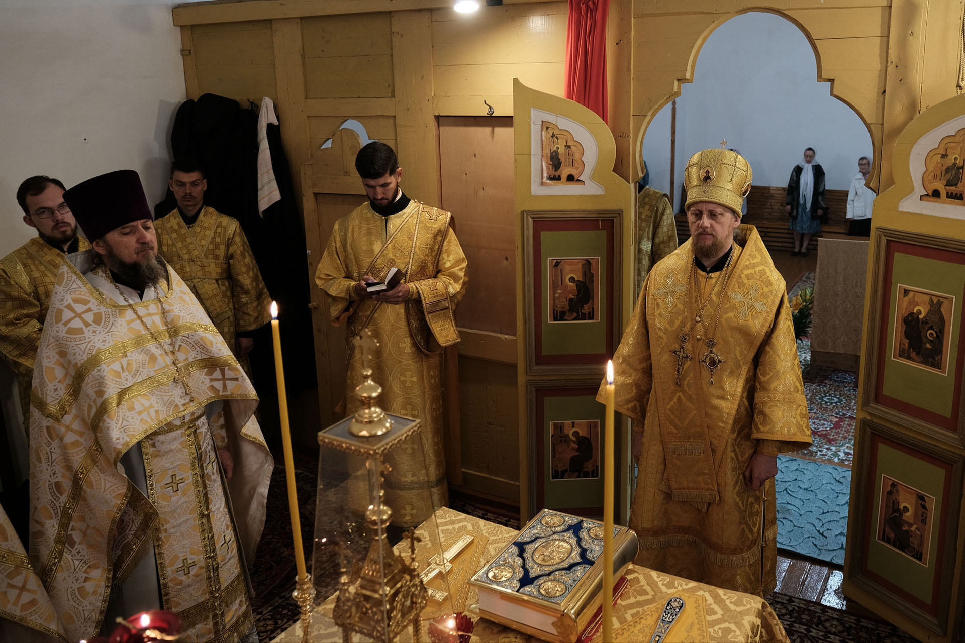 Литургия в Филипповском приделе Вл