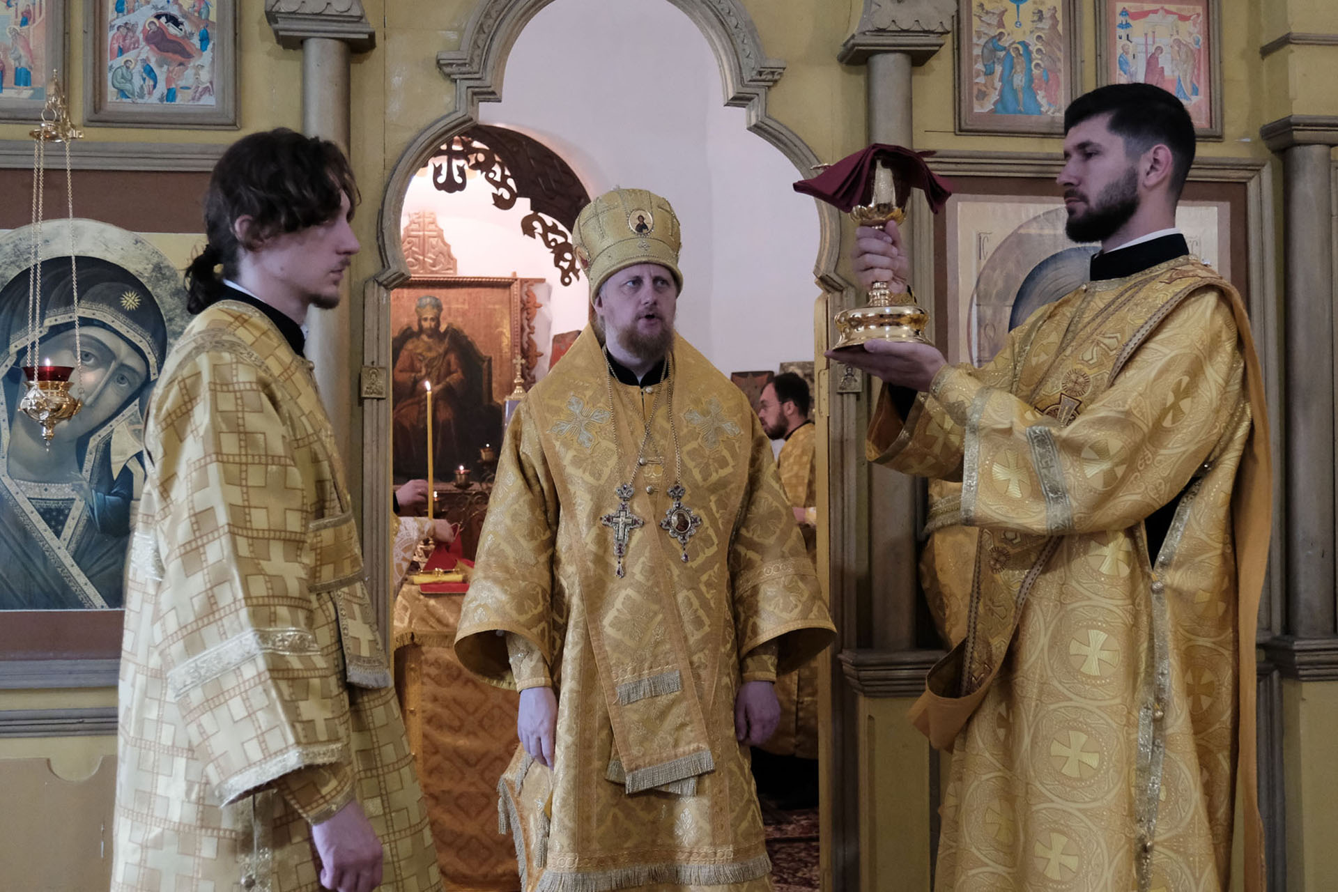 Литургия в Филипповском приделе Вл