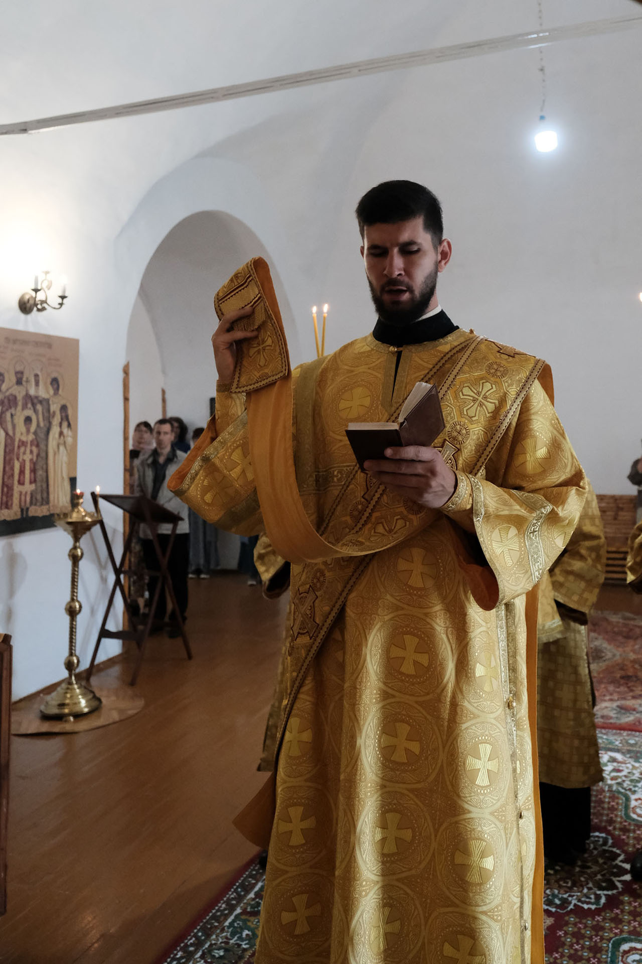 Литургия в Филипповском приделе Вл